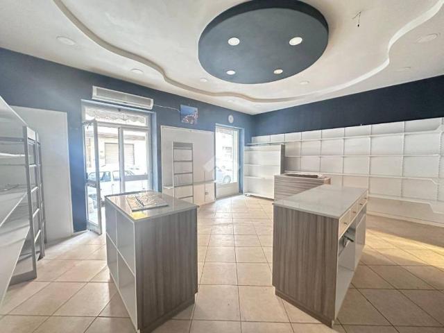 Locale Commerciale in vendita a Municipalità 7, Campania