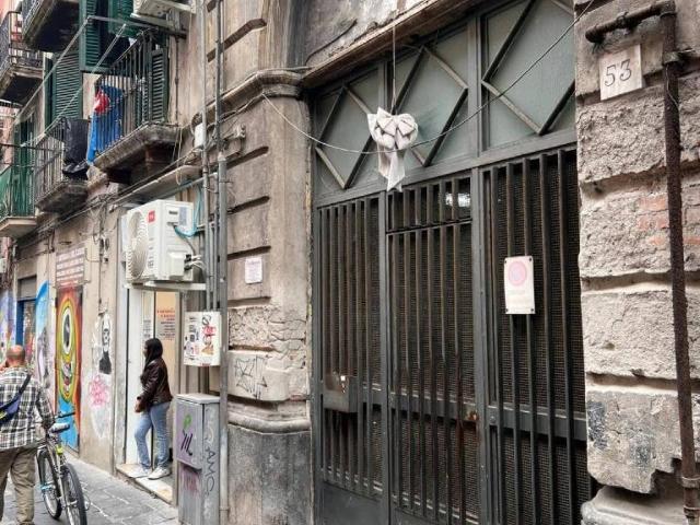 Locale Commerciale in vendita a Municipalità 4, Campania