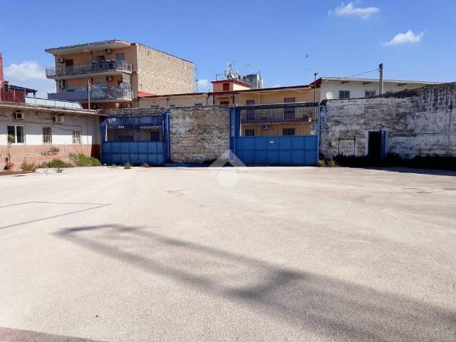 Locale Commerciale in vendita a Municipalità 6, Campania