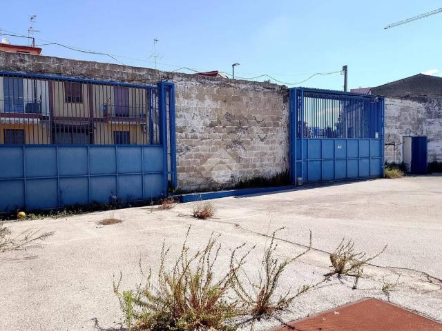 Locale Commerciale in vendita a Municipalità 6, Campania