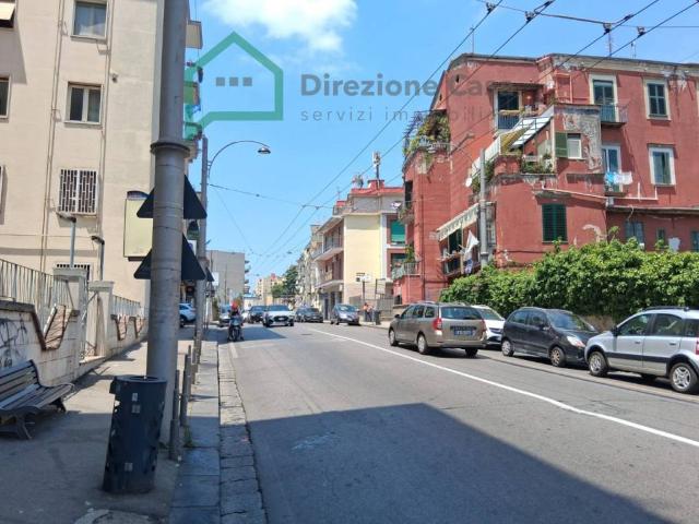 Locale Commerciale in vendita a Capodimonte, Napoli