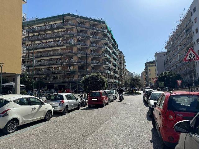 Locale Commerciale in vendita a Municipalità 5, Campania