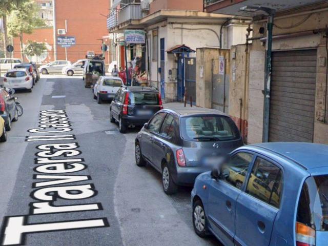 Locale Commerciale in vendita a Municipalità 7, Campania