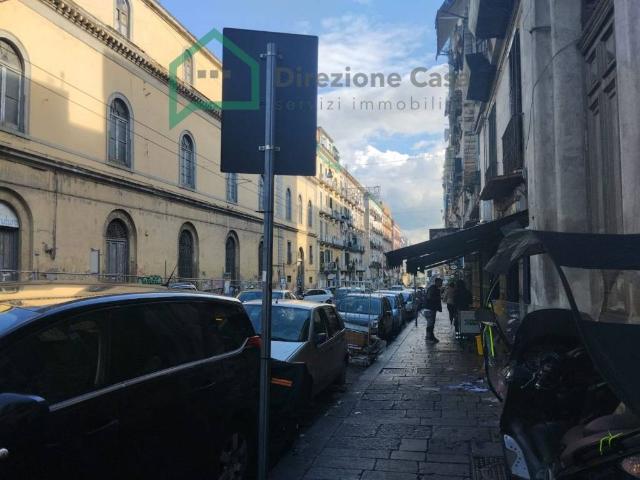 Locale Commerciale in vendita a Municipalità 4, Campania