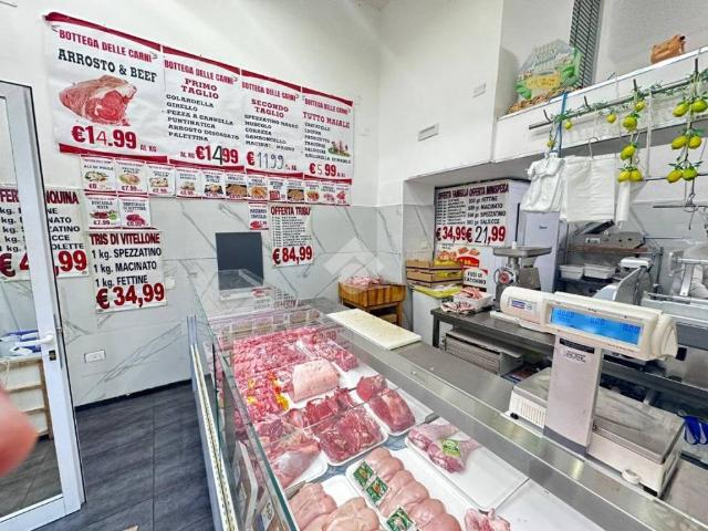 Locale Commerciale in vendita a Municipalità 7, Campania
