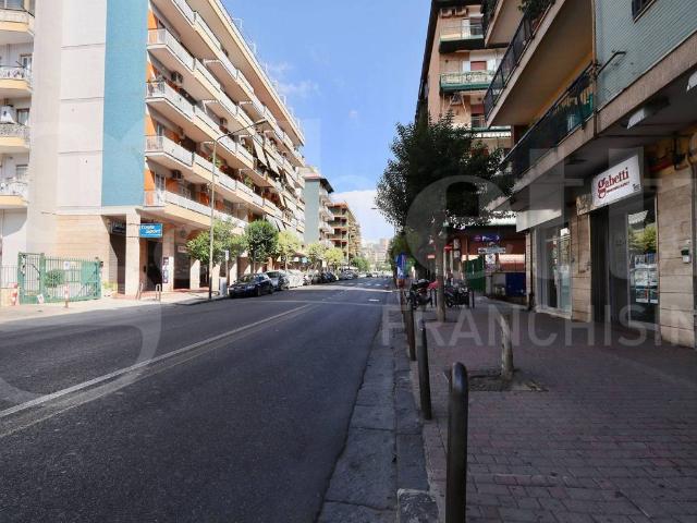 Locale Commerciale in vendita a Camaldoli, Campania