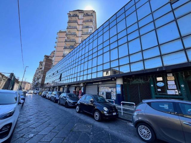 Locale Commerciale in vendita a Municipalità 2, Mercato