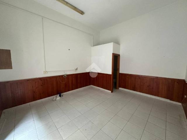 Locale Commerciale in vendita a Municipalità 7, Campania