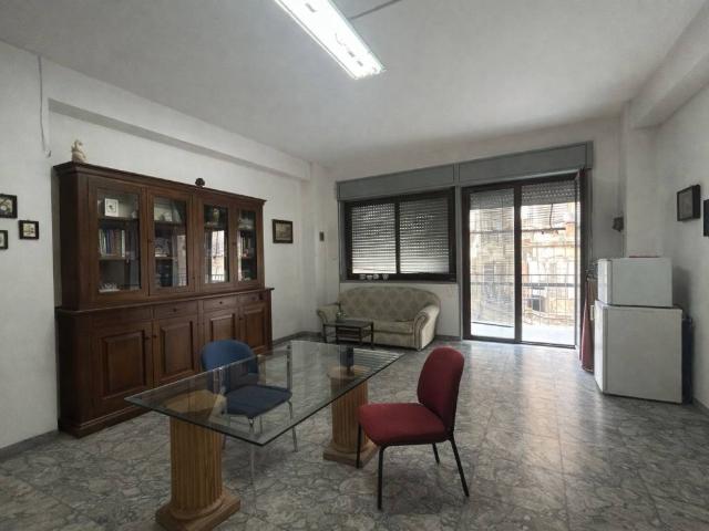 Locale Commerciale in vendita a Municipalità 4, Campania