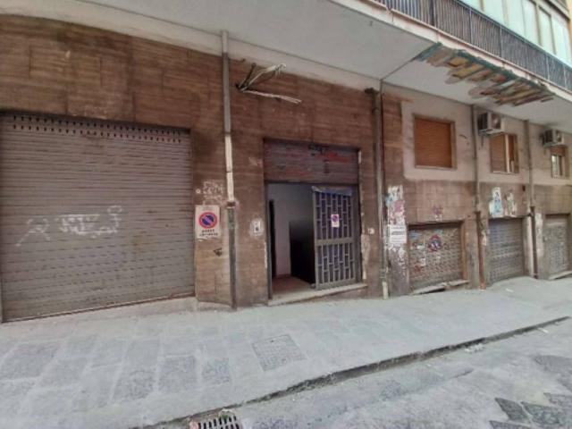 Locale Commerciale in vendita a Municipalità 4, Napola