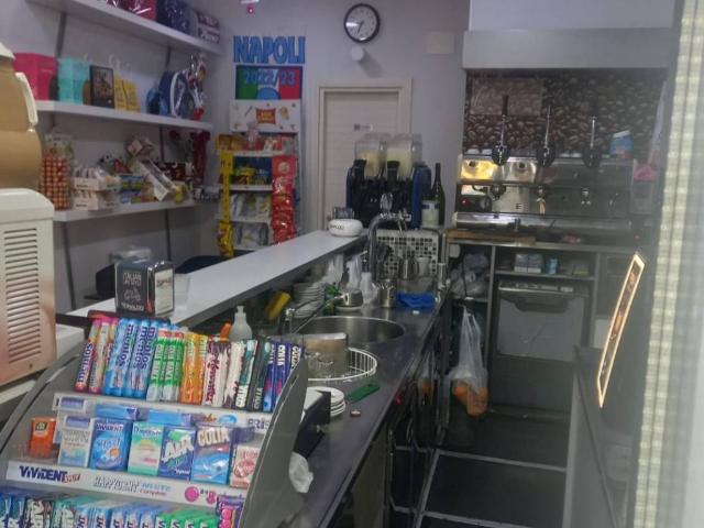 Locale Commerciale in vendita a Camaldoli, Campania