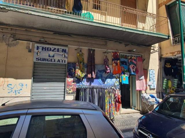 Locale Commerciale in vendita a Municipalità 7, Campania