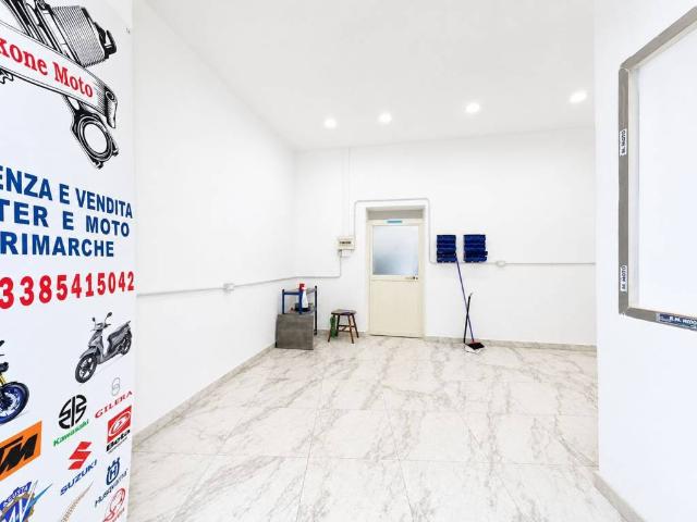 Locale Commerciale in vendita a Municipalità 2, Campania