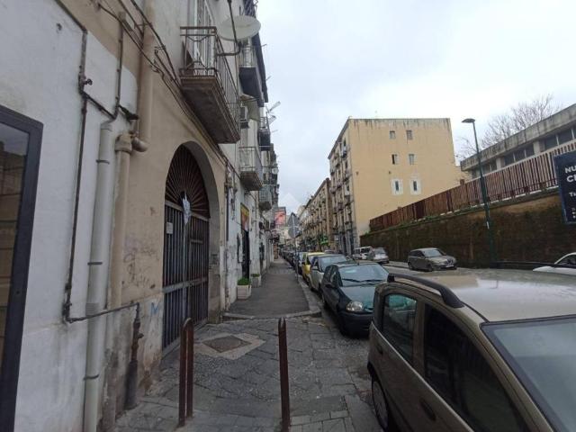 Locale Commerciale in vendita a Municipalità 10, Campania