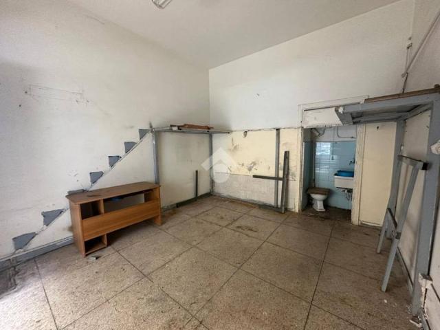 Locale Commerciale in vendita a Municipalità 7, Campania