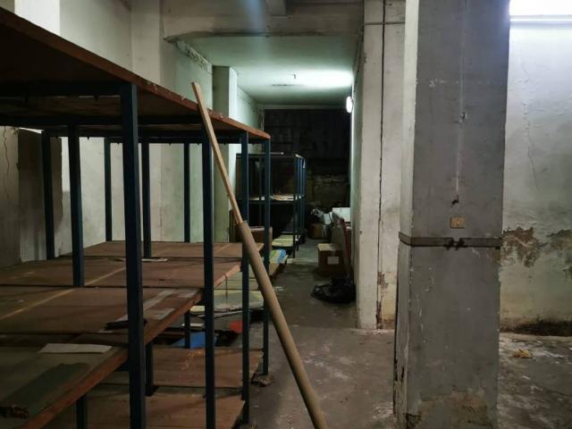 Locale Commerciale in vendita a Municipalità 4, Campania
