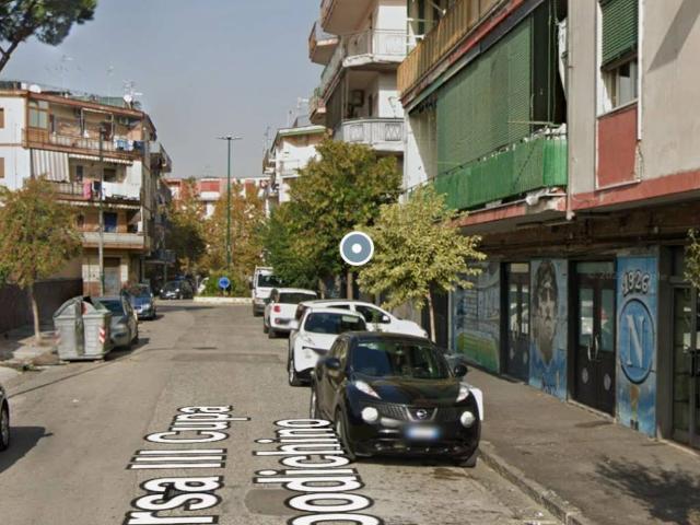 Locale Commerciale in vendita a Municipalità 7, Campania