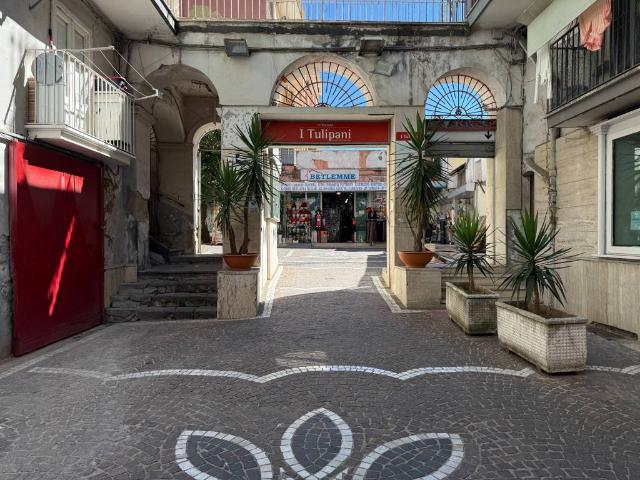 Locale Commerciale in vendita a Municipalità 7, Campania