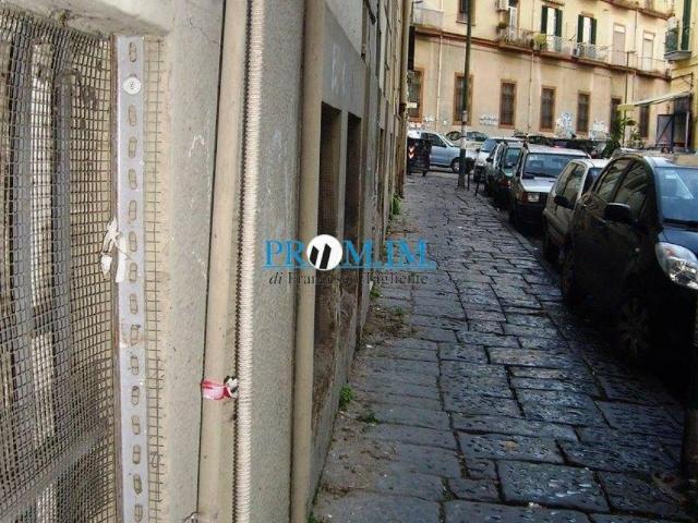 Locale Commerciale in vendita a Municipalità 3, Campania