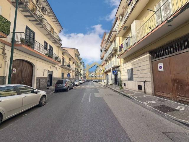 Locale Commerciale in vendita a Municipalità 7, Miano