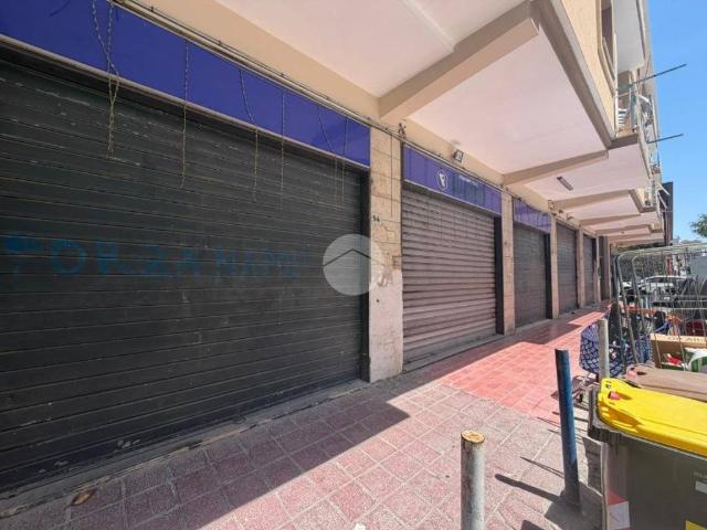 Locale Commerciale in vendita a Municipalità 4, Campania