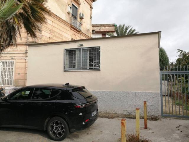 Locale Commerciale in vendita a Municipalità 3, Campania