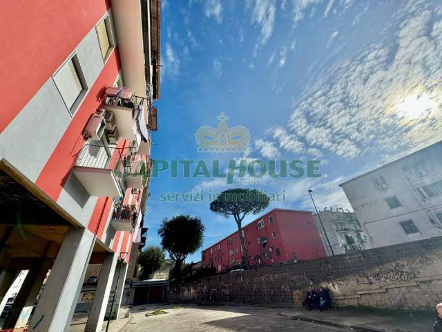 Locale Commerciale in vendita a Municipalità 10, Campania
