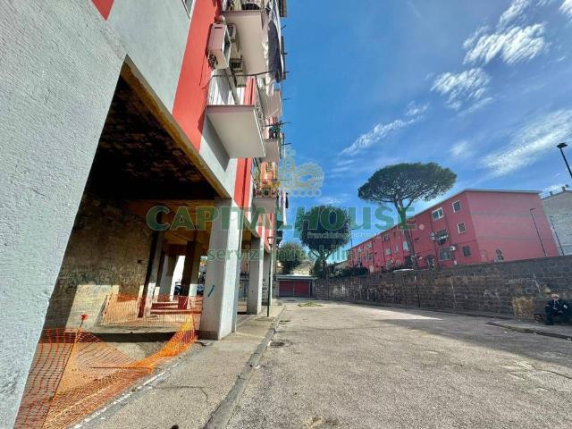 Locale Commerciale in vendita a Municipalità 10, Campania