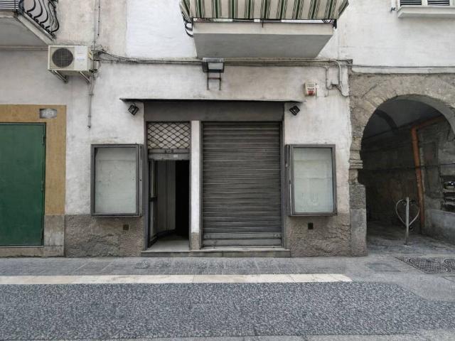 Locale Commerciale in vendita a Municipalità 6, Campania