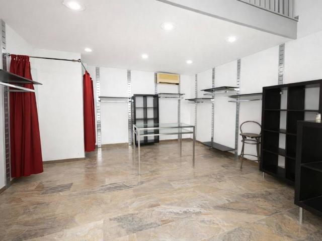Locale Commerciale in vendita a Municipalità 6, Campania