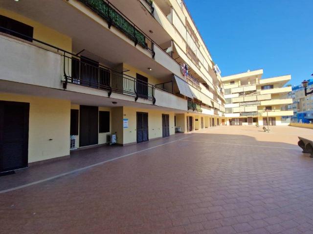 Locale Commerciale in vendita a Botteghelle, Campania