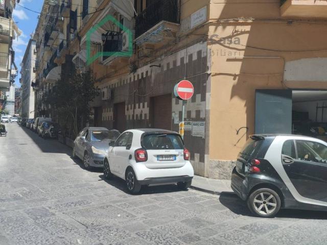 Locale Commerciale in vendita a Municipalità 2, Campania