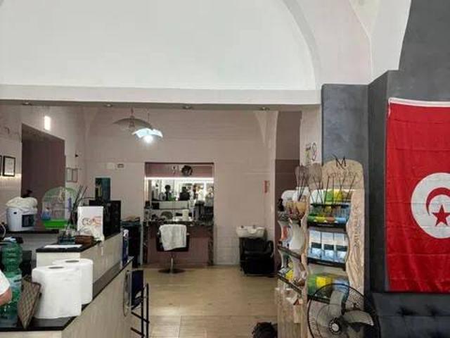 Locale Commerciale in vendita a Mercato, Napoli