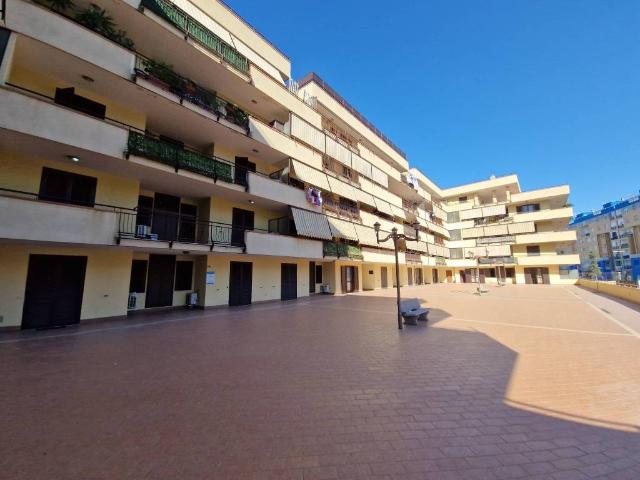 Locale Commerciale in vendita a Botteghelle, Campania