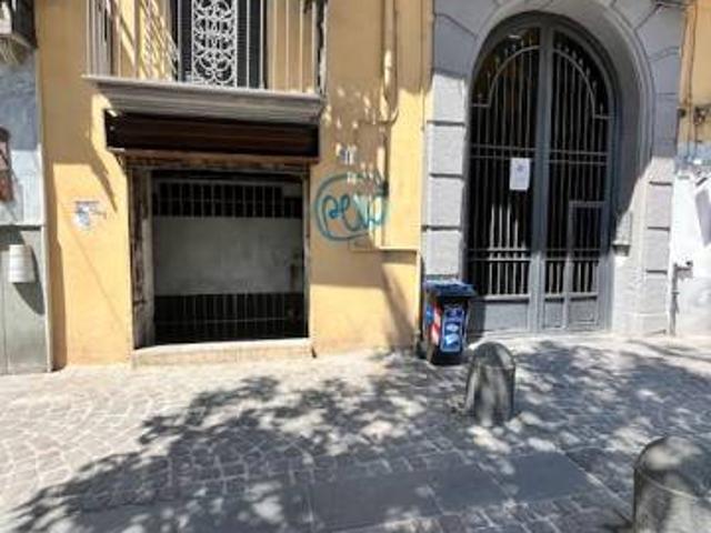 Locale Commerciale in vendita a Municipalità 3, Campania
