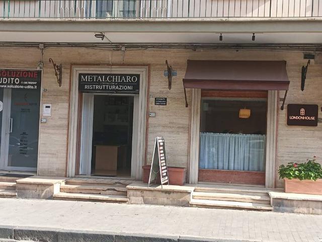 Locale Commerciale in vendita a Municipalità 1, Campania