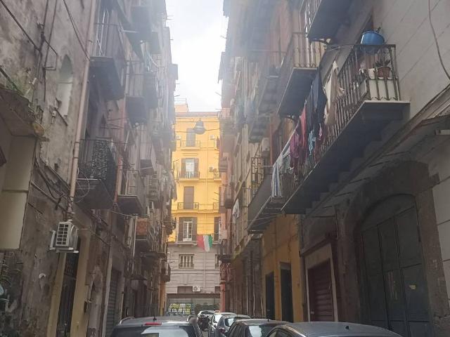 Locale Commerciale in vendita a Municipalità 2, Campania