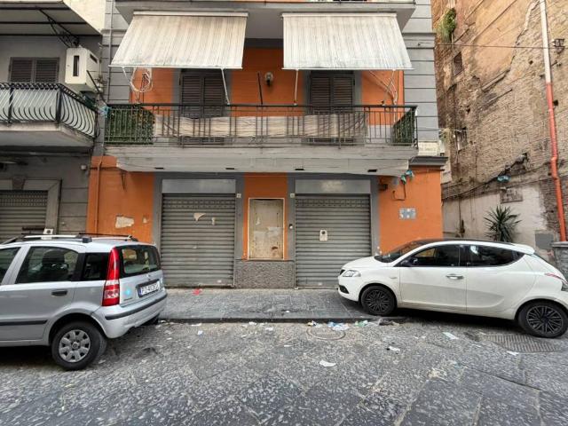 Locale Commerciale in vendita a Municipalità 2, Campania