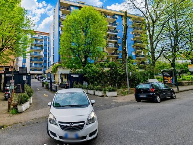 Locale Commerciale in vendita a Municipalità 5, Campania