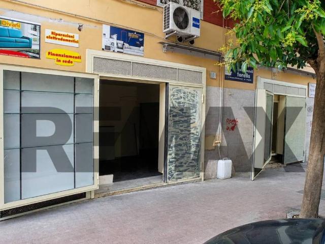Locale Commerciale in vendita a Municipalità 7, Campania