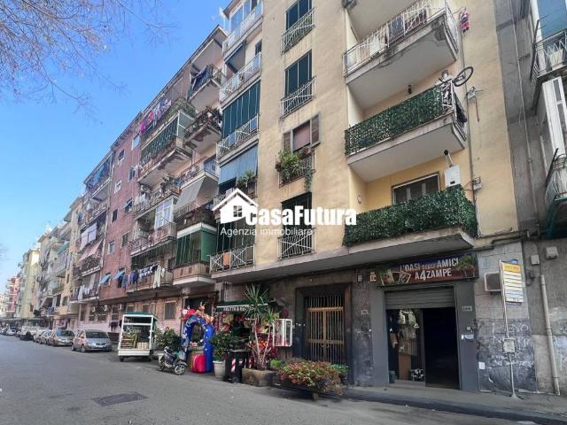 Locale Commerciale in vendita a Municipalità 7, Napola
