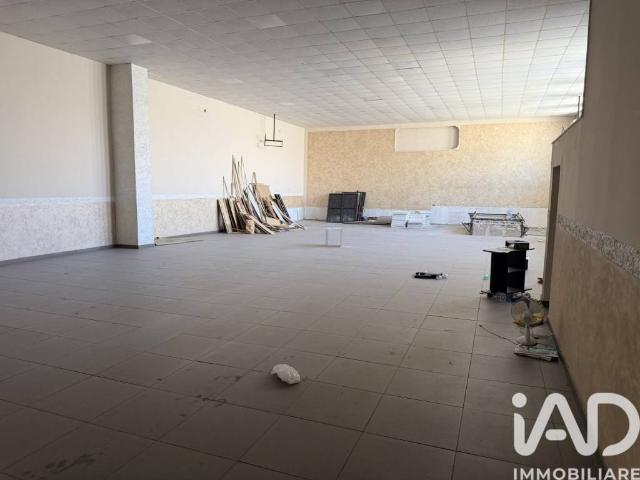 Locale Commerciale in vendita a Municipalità 6, San Giovanni A Teduccio