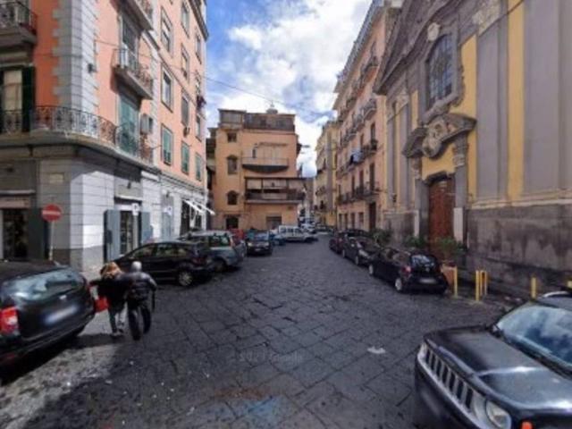 Locale Commerciale in vendita a Municipalità 2, Campania