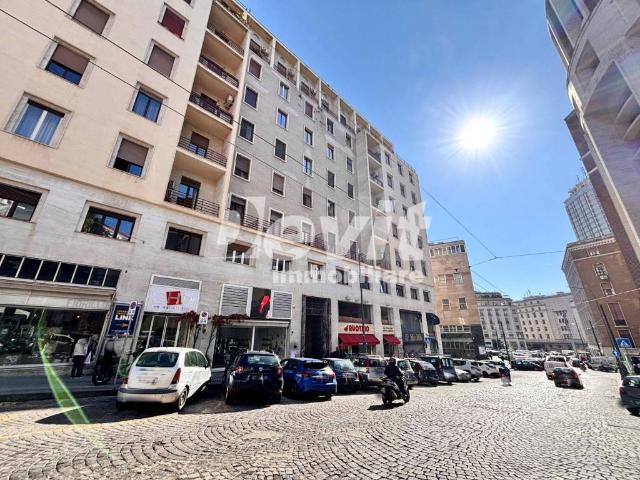 Locale Commerciale in vendita a Municipalità 2, Campania
