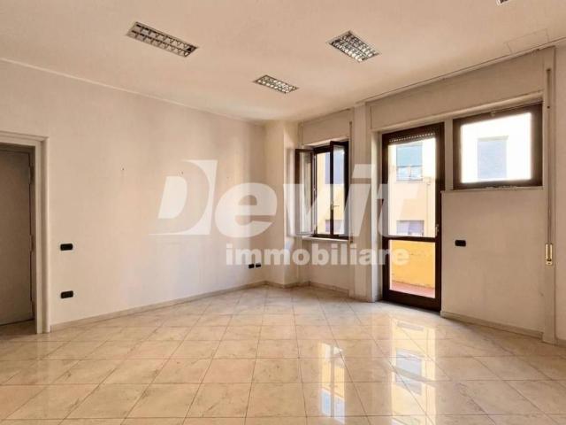 Locale Commerciale in vendita a Municipalità 2, Campania