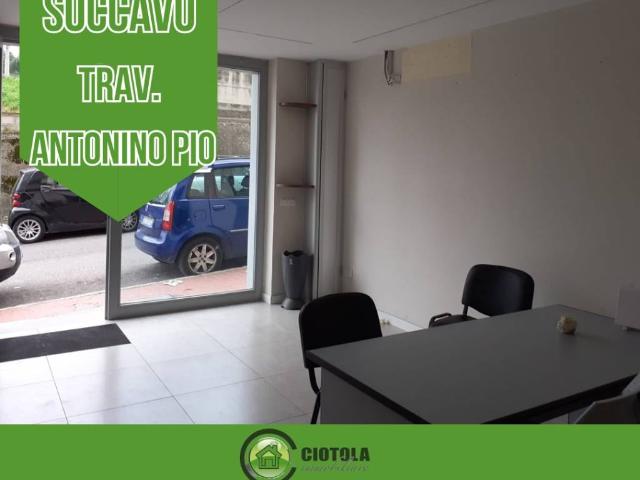 Locale Commerciale in vendita a Camaldoli, Campania