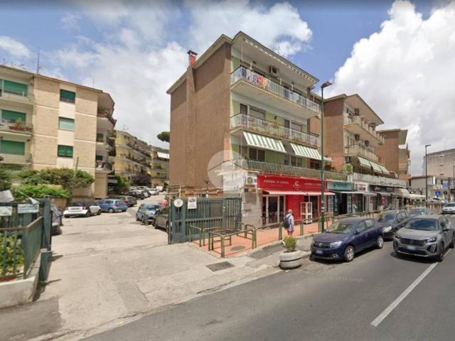 Locale Commerciale in vendita a Municipalità 10, Napola