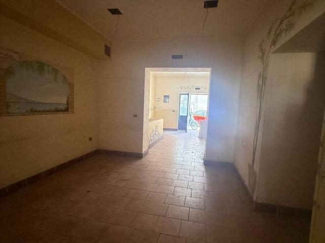 Locale Commerciale in vendita a Camaldoli, Campania