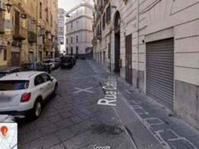 Locale Commerciale in vendita a Municipalità 2, Campania