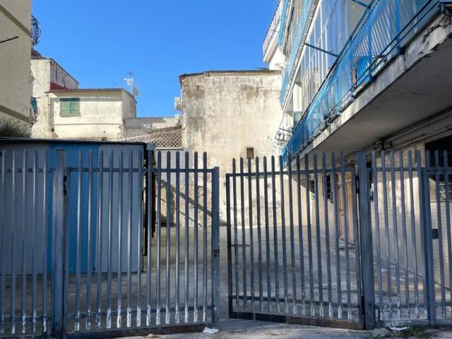 Locale Commerciale in vendita a Municipalità 7, Miano